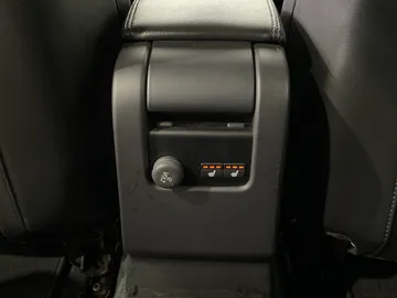 2018 Volvo V60 - image 31