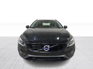 2018 Volvo V60 - image 8