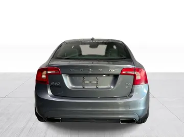 2016 Volvo S60 - image 12