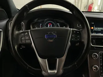 2016 Volvo S60 - image 18