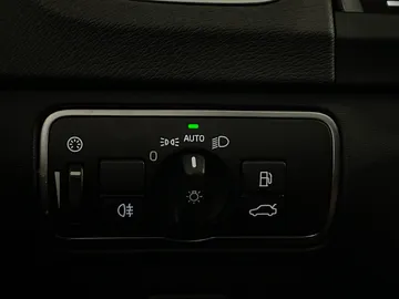 2016 Volvo S60 - image 19
