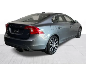 2016 Volvo S60 - image 14