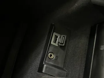 2016 Volvo S60 - image 27