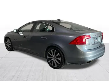 2016 Volvo S60 - image 11
