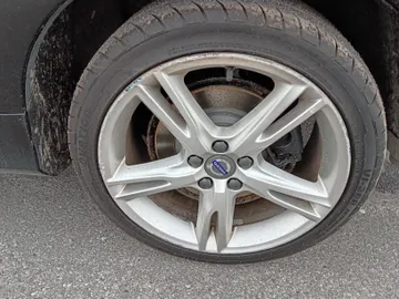 2016 Volvo S60 - image 7