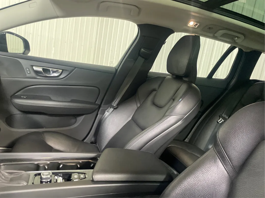 2021 Volvo V60 — photo 3