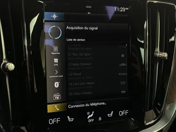 2021 Volvo V60 - image 32