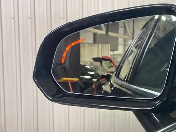 2021 Volvo V60 - image 22
