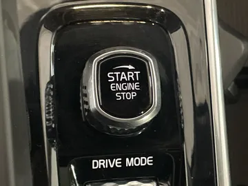 2021 Volvo V60 - image 26