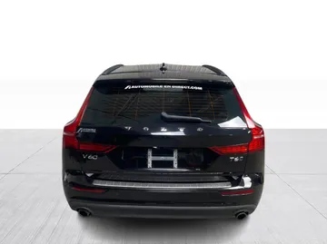 2021 Volvo V60 - image 12