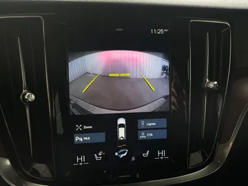 2021 Volvo V60 - image 24