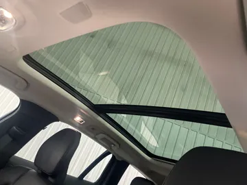 2021 Volvo V60 - image 6