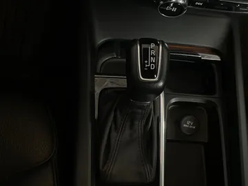 2021 Volvo V60 - image 31