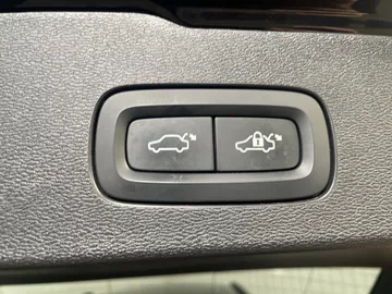 2021 Volvo V60 - image 23