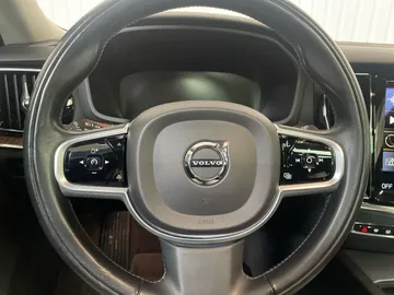 2021 Volvo V60 - image 18