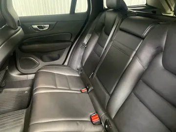 2021 Volvo V60 - image 15