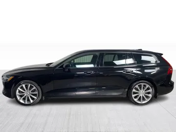 2021 Volvo V60 - image 10