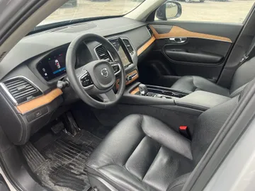 2023 Volvo XC90 - image 8
