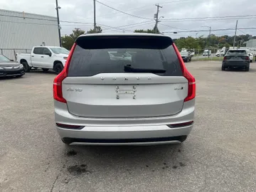 2023 Volvo XC90 - image 7
