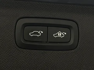 2023 Volvo XC90 - image 23