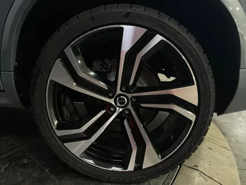 2023 Volvo XC90 - image 7