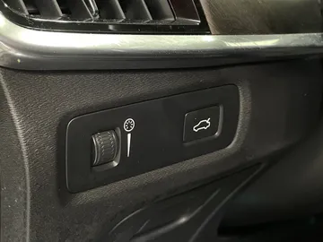 2018 Volvo V90 Cross Country - image 30