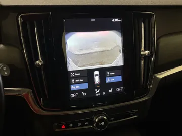 2018 Volvo V90 Cross Country - image 21