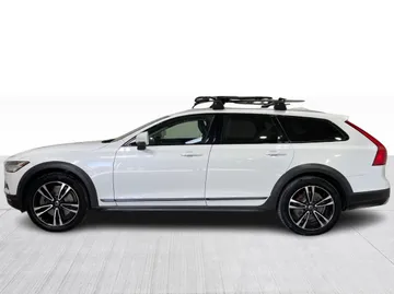 2018 Volvo V90 Cross Country - image 11
