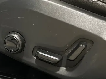 2018 Volvo V90 Cross Country - image 19