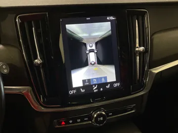 2018 Volvo V90 Cross Country - image 22