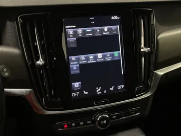 2018 Volvo V90 Cross Country - image 8