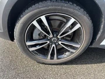 2018 Volvo V90 Cross Country - image 7