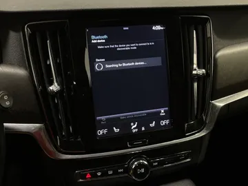 2018 Volvo V90 Cross Country - image 26