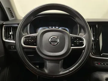 2018 Volvo V90 Cross Country - image 25