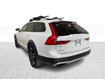 2018 Volvo V90 Cross Country - image 12