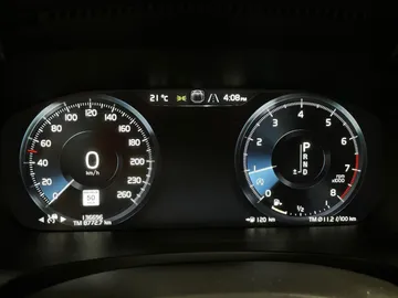 2018 Volvo V90 Cross Country - image 18