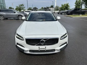 2018 Volvo V90 Cross Country - image 2