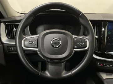 2019 Volvo XC60 - image 16