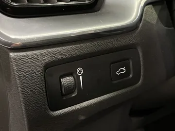 2019 Volvo XC60 - image 33