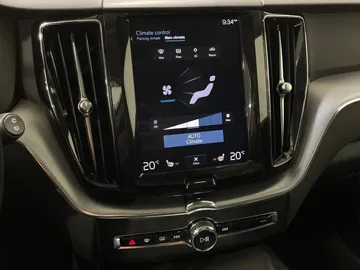 2019 Volvo XC60 - image 24