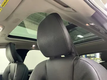 2019 Volvo XC60 - image 12