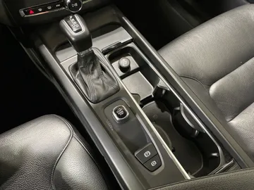 2019 Volvo XC60 - image 31