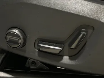 2019 Volvo XC60 - image 27