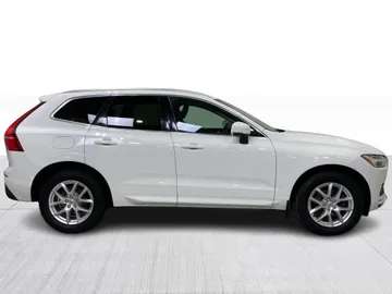 2019 Volvo XC60 - image 9