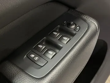 2019 Volvo XC60 - image 26
