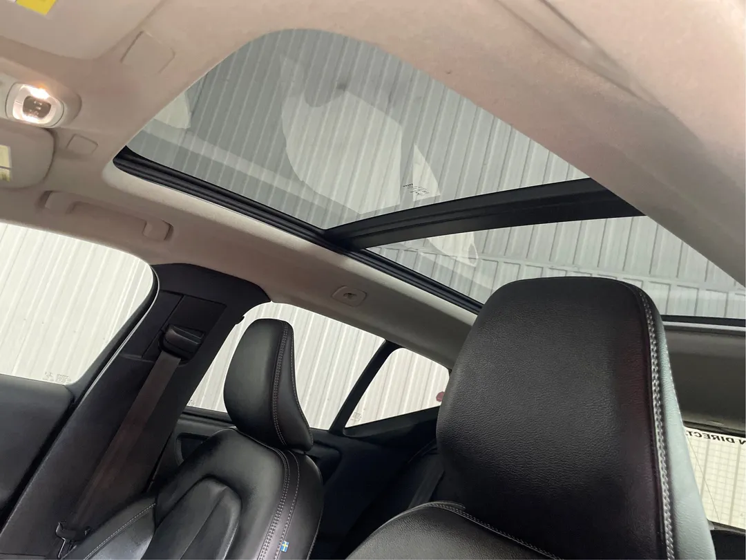 2022 Volvo XC40 Momentum AWD, photo 5