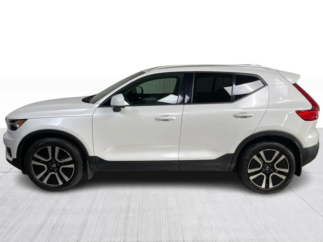 2022 Volvo XC40 Momentum AWD, photo 9