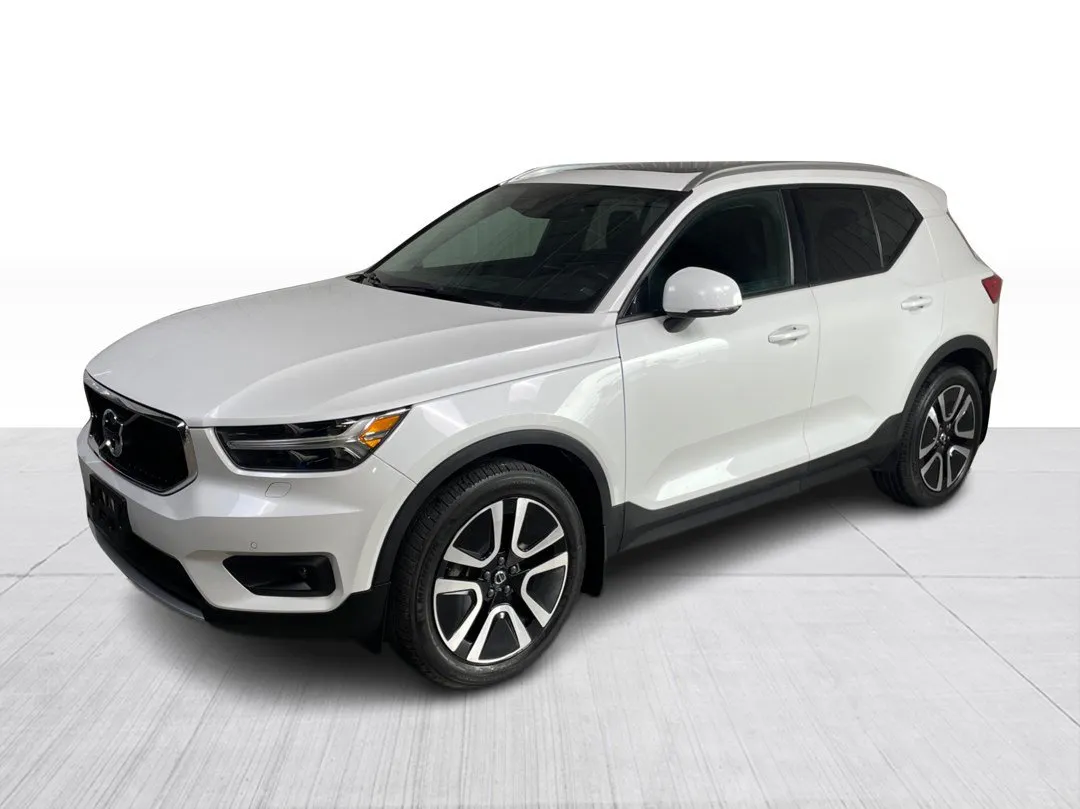2022 Volvo XC40 Momentum AWD, photo 8