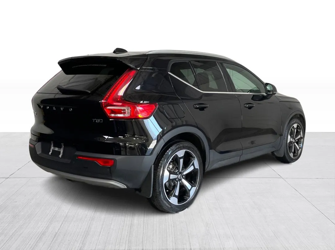 2022 Volvo XC40 — photo 7