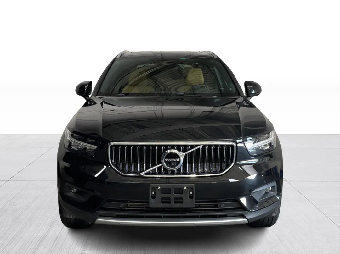 2022 Volvo XC40 — photo 2